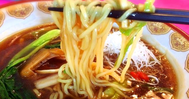 画像: あんかけスープが麺とよく絡む