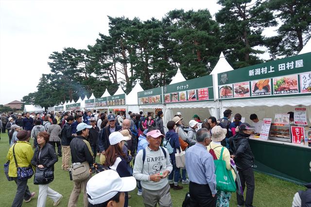 画像: 地方のご当地メニューも豊富