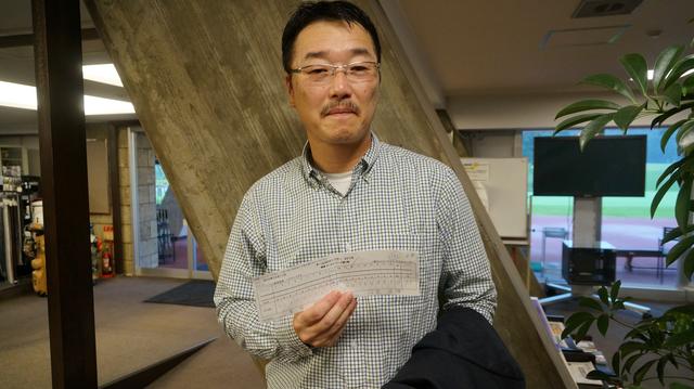 画像: 77(38・39)でフィニッシュ。優勝の喜びを笑顔で語ってくれた峯岸さん