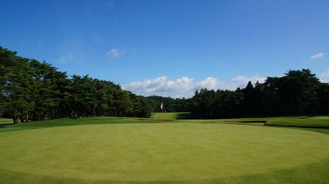 画像: グリーン奥からは下りのラインが残る