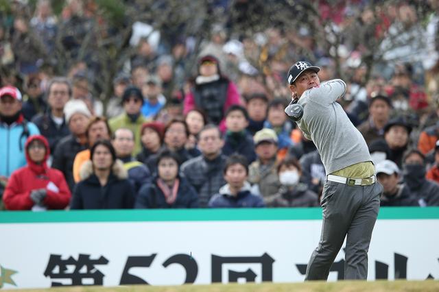 画像: 今季2勝を含めトップ10が9回と安定した強さを誇る谷原秀人