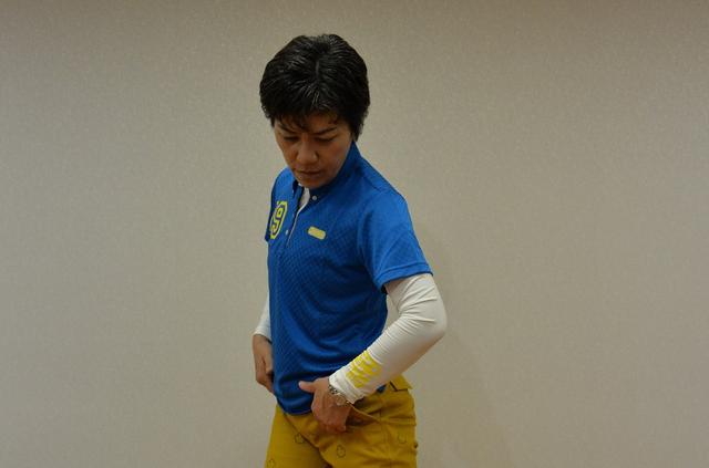 画像: 股関節の上で回転するイメージ