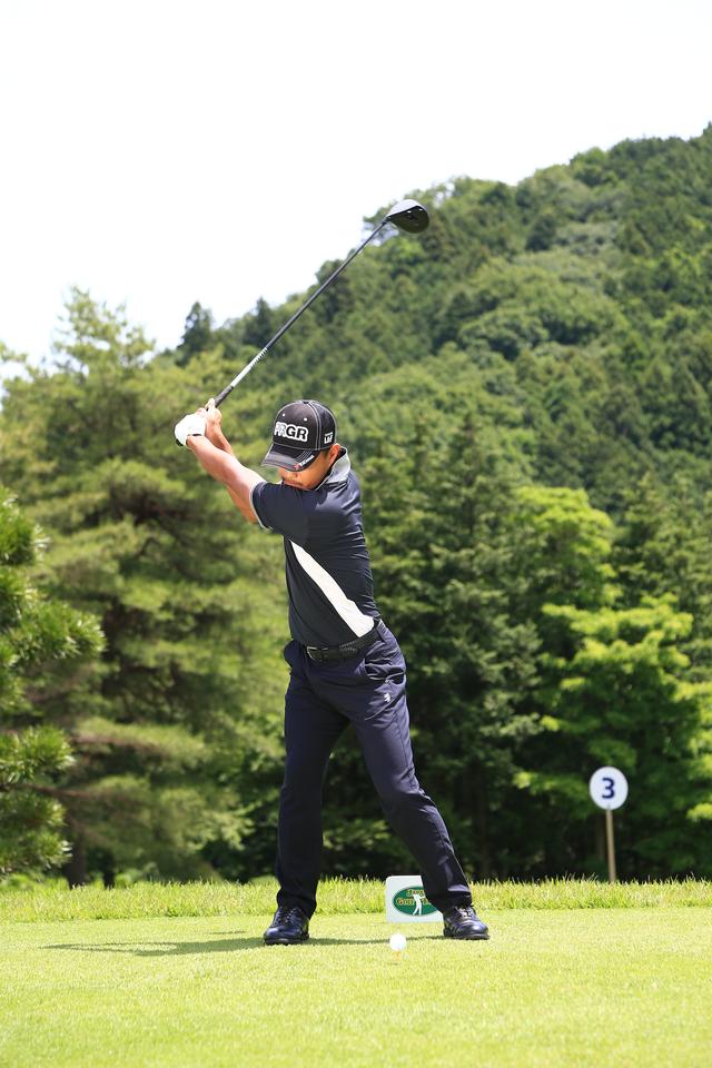 画像6: 小平智の、飛んで曲がらない「右軸スウィング」【勝者のスウィング】