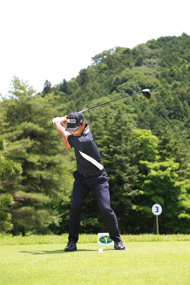 画像9: 小平智の、飛んで曲がらない「右軸スウィング」【勝者のスウィング】