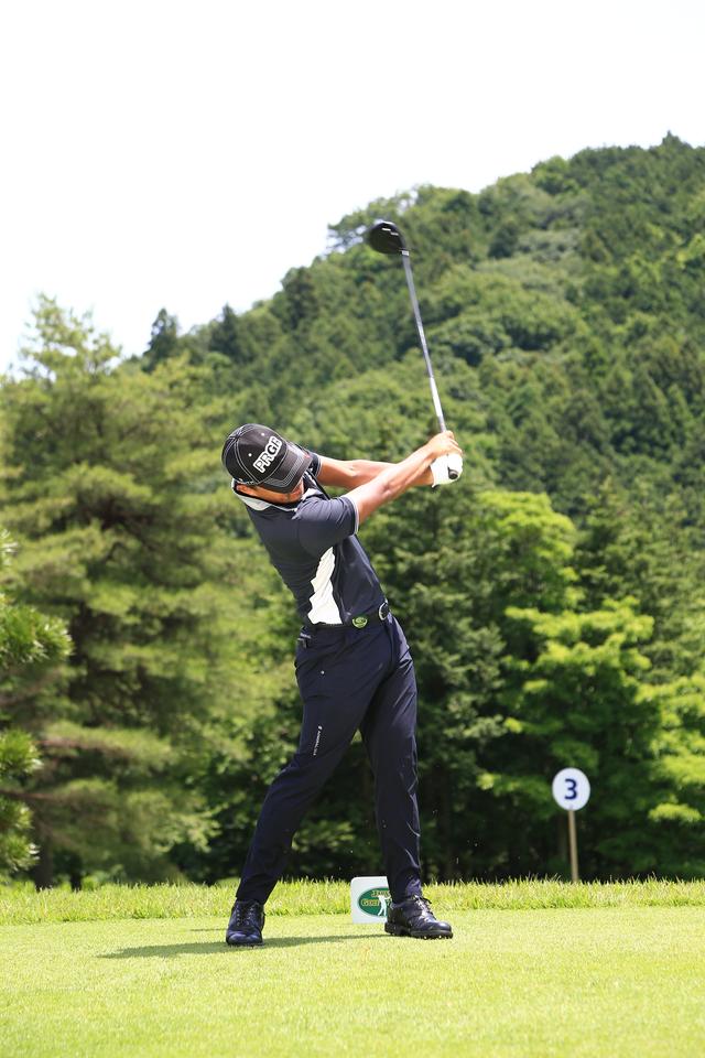 画像12: 小平智の、飛んで曲がらない「右軸スウィング」【勝者のスウィング】