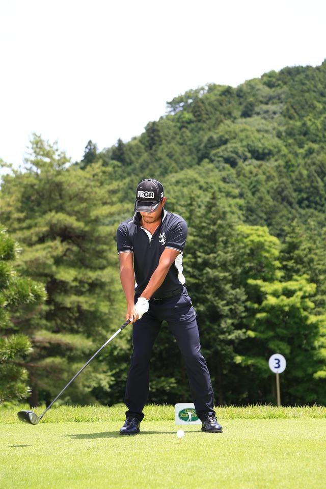 画像2: 小平智の、飛んで曲がらない「右軸スウィング」【勝者のスウィング】