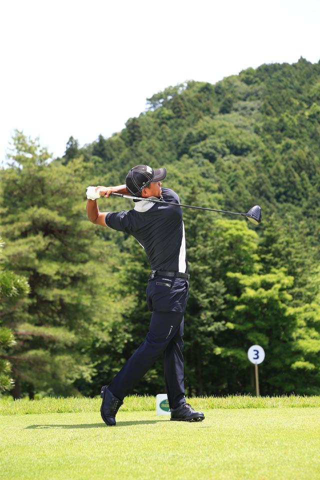 画像16: 小平智の、飛んで曲がらない「右軸スウィング」【勝者のスウィング】