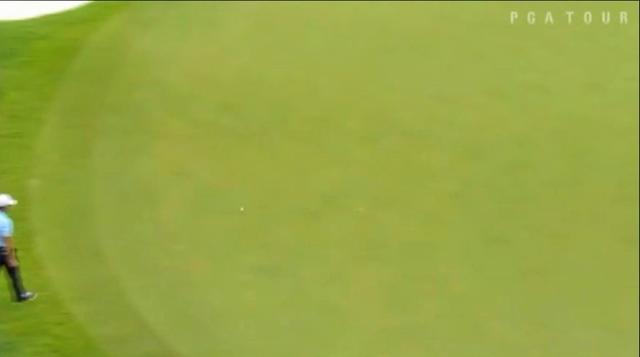画像2: ラフからのショットが一直線にカップへ