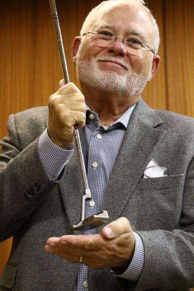 画像: 「アッパー軌道で打たないことがポイントだよ」とジョン氏