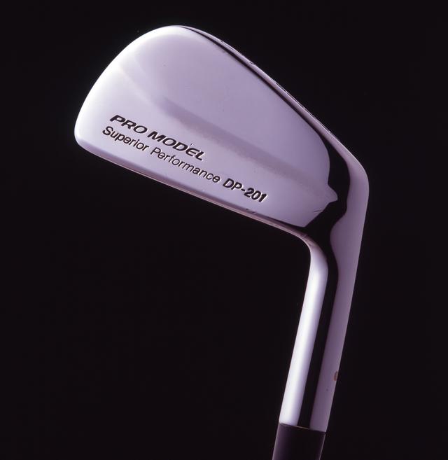 画像: 先代「プロモデル DP-201」。1988~1991年まで発売され、プロの意見を最大公約数的に取り入れたアイアン