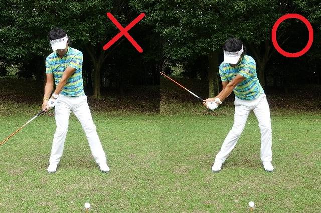 画像: 右足に重心が残ったままではなく(写真左)、しっかり左に踏み込んでからダウンスウィングに入ると、コックもほどけず、体も開かない(写真右)