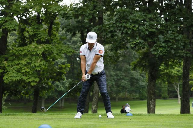 画像3: 飛んで曲がらない「左軸」を見習おう。谷原秀人【勝者のスウィング】