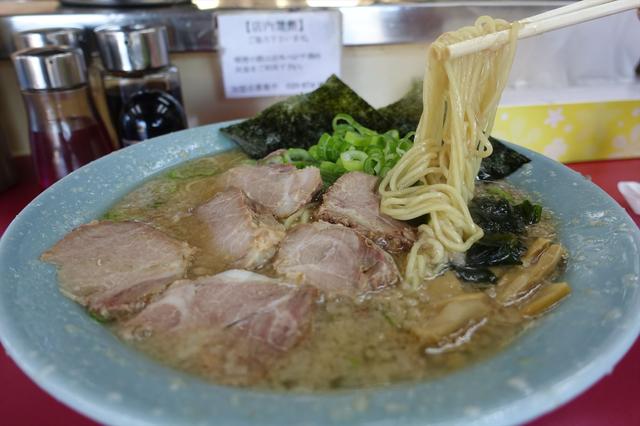 画像: どノーマルの麺、油の量、麺の硬さはこの感じ