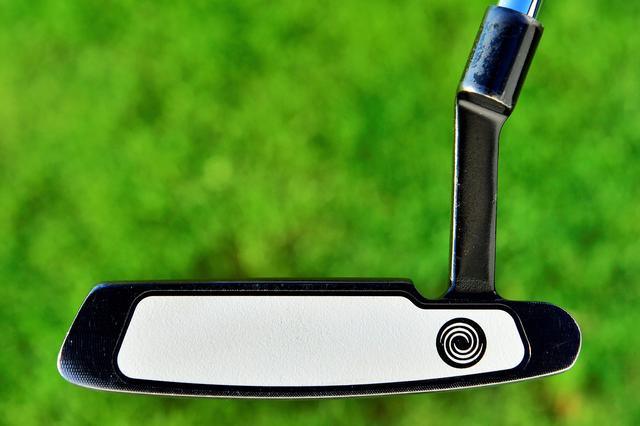 画像: フェース素材はオデッセイおなじみのホワイトホットインサートを採用
