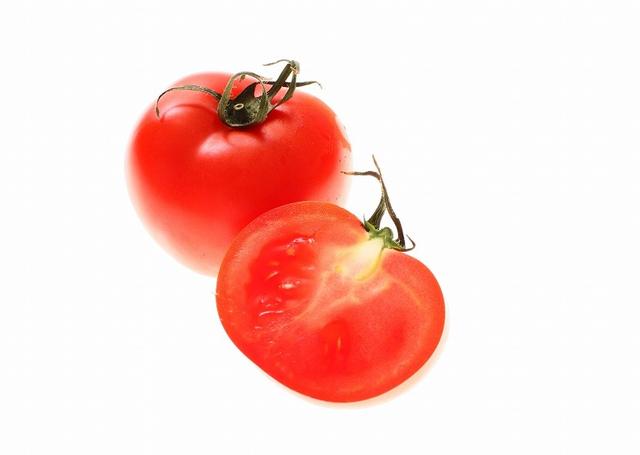 画像: レモンの酸っぱいのが苦手な人は、トマトでOK