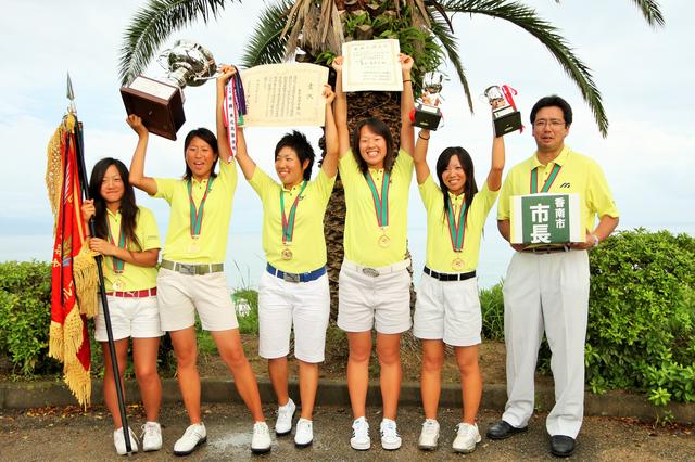 画像: 東北高校時代は、全国高校ゴルフ選手権女子団体の部で優勝した(木戸は写真左から2番目)