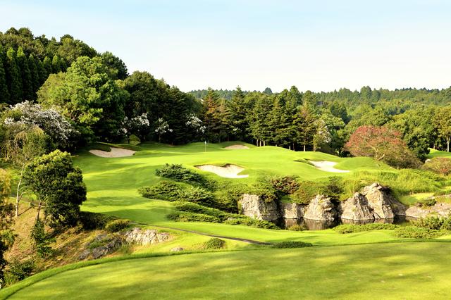 画像: 富里GC(千葉県)などグリーンが速いことで知られるコースはそのアンジュレーションに注意が必要