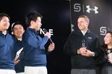 画像: やや緊張しながらスピースに質問する学生さんたち