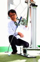 画像: パットの不思議を次々と解明するパット研究家・星谷孝幸さん
