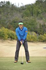 画像: 手順2:足を開く。ボールは左足かかと