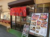 画像: 店頭では、ハマグリやサザエの浜焼きが購入できる