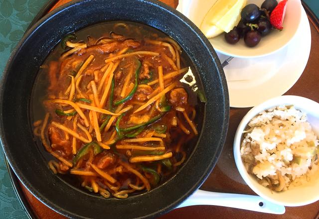 画像: セットで付いてくるザーサイご飯も侮れません