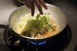 画像: 白菜はサッと入れる