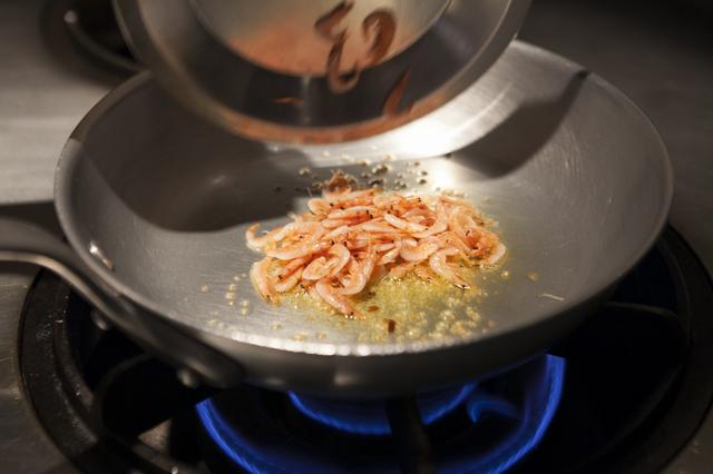 画像: 桜エビを香ばしく焼こう
