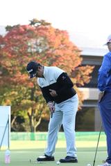 画像: 右手一本打ち。右手と左手の力感を揃えている