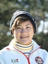 画像: 成田美寿々(なりたみすず)1992年10月8日生まれ、千葉県出身。通算7勝、2016年は賞金ランク13位であった。167センチ、60キロ。オンワードホールディングス所属。