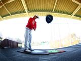 画像: ヘッドは外に真っすぐ、手の位置にも注意