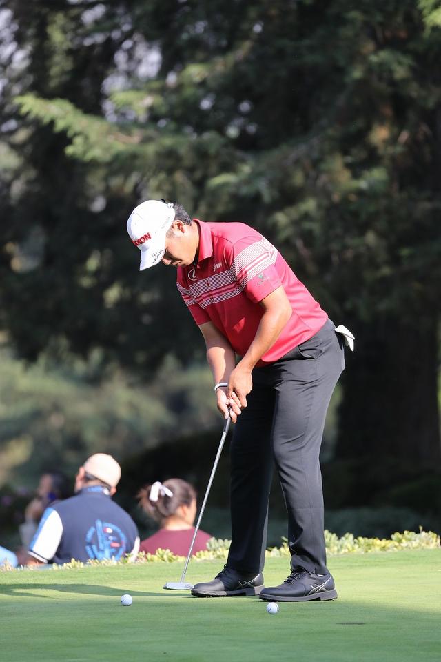 画像: パットに苦戦した松山は、明日以降で巻き返しを図る