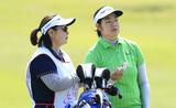 画像: 開幕戦2位の成績を収めた川岸史果と、キャディを務めた母・麻子さん