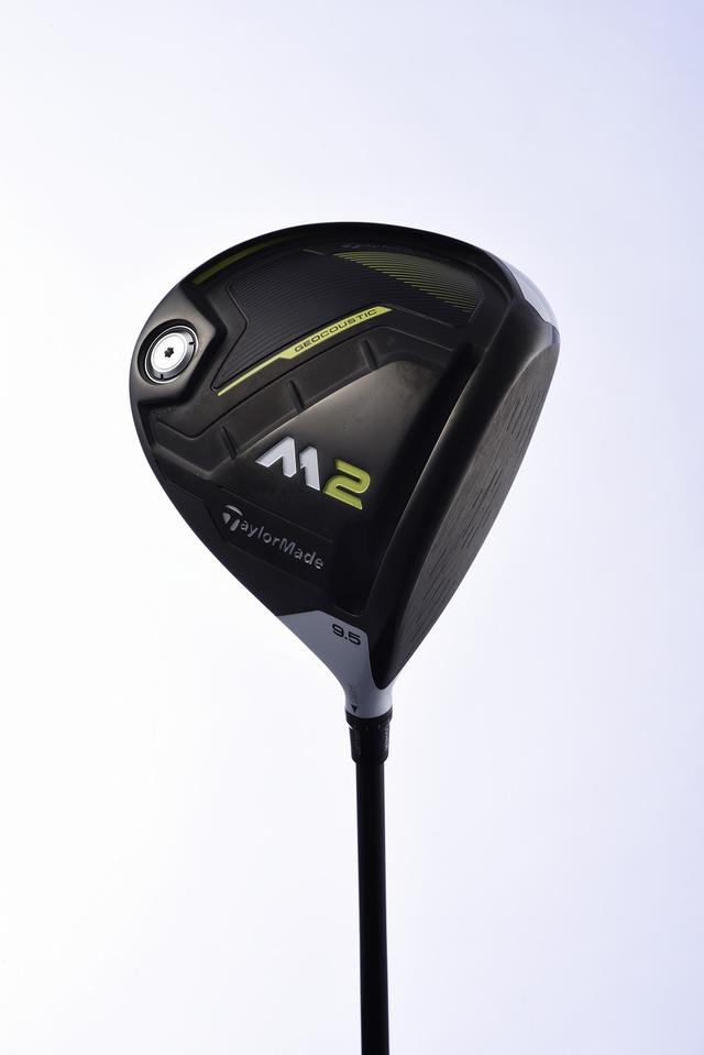 画像: 「M2」はソールのトウ側が凹んだ特徴的な形状。この形状で前モデルよりさらにやさしくなり、打球音と打感も好影響があるという