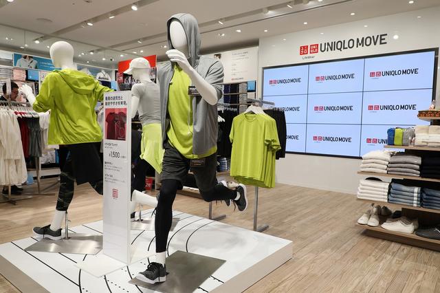 画像: 店内のマネキンは、ランニングしていたりストレッチしていたりしている。「動き」に合わせたカジュアルスタイルが表現されている