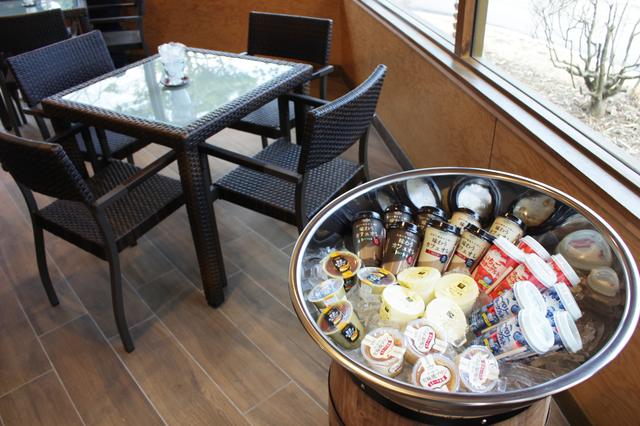 画像: 茶店でプリン食べ放題も嬉しい
