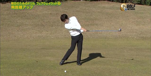 画像: 手首を返している悪い例。通常通りのフォームで自然に打つようにしよう!