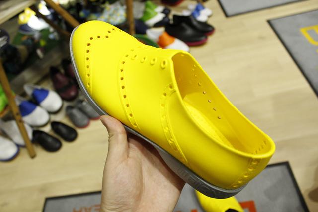 画像: これは試し履き用のシューズ