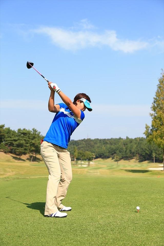 画像9: これは真似したい! 若林舞衣子の手打ちにならない“フォールダウン”【勝者のスウィング】