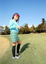画像: ザックリしたくないものね。ここは堅実にパターを選択するわ!