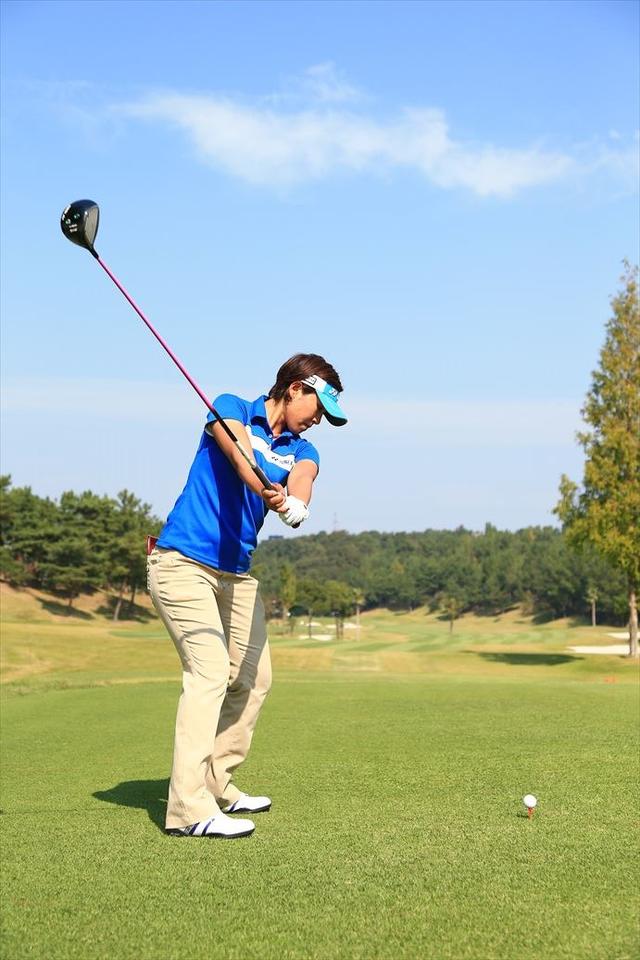 画像6: これは真似したい! 若林舞衣子の手打ちにならない“フォールダウン”【勝者のスウィング】