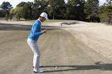 画像: 肩のラインもオープンにする