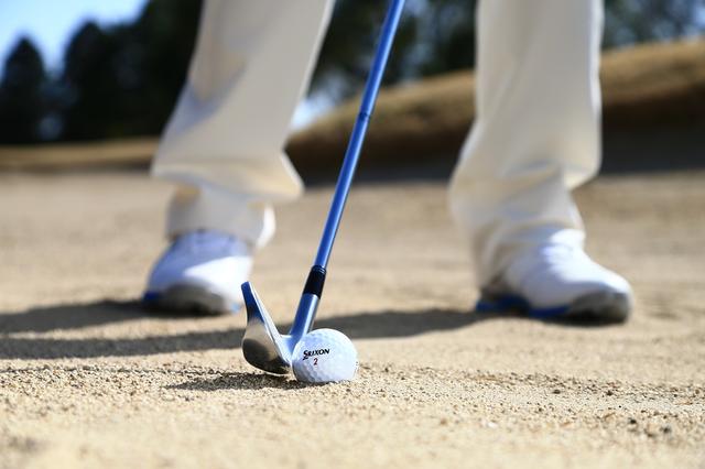 画像: 少しでも沈んでいたらボールを右寄りにセットしよう