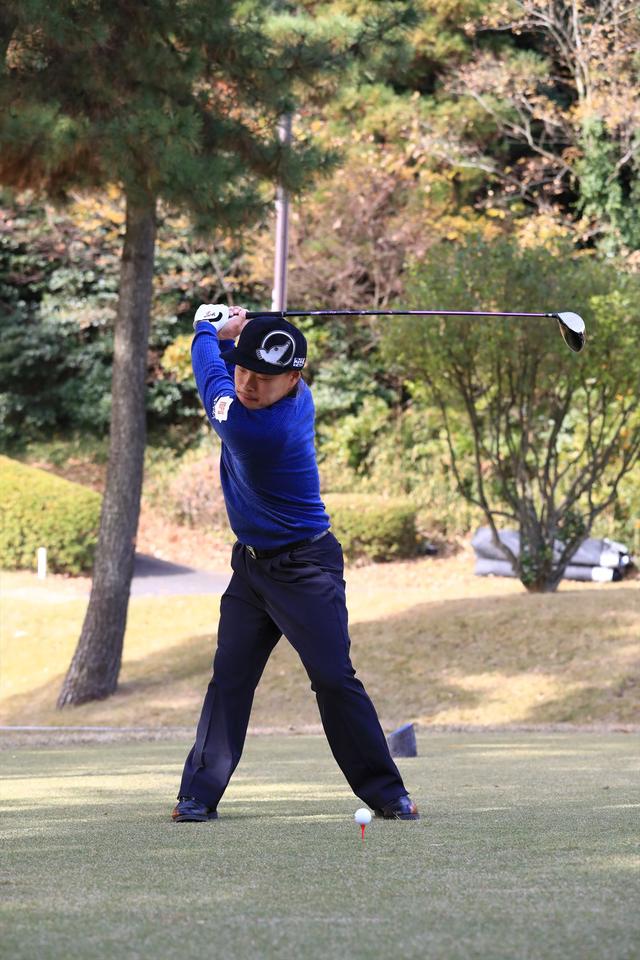 画像9: 小柄だけど300ヤード! 藤本佳則の飛ばしの秘密“地面反力”ってなに?
