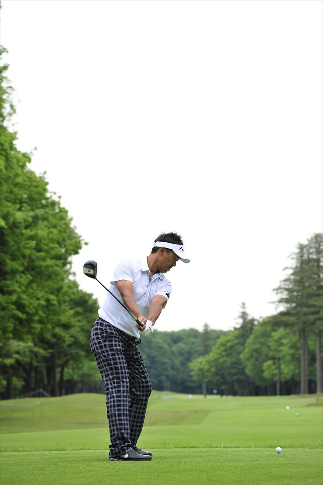画像4: クラブを振る面が見える!? 久保谷健一のオンプレーンスウィング【勝者のスウィング】