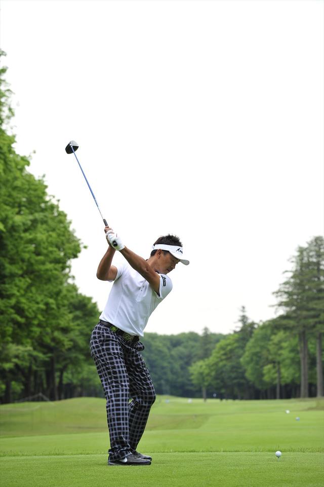 画像7: クラブを振る面が見える!? 久保谷健一のオンプレーンスウィング【勝者のスウィング】