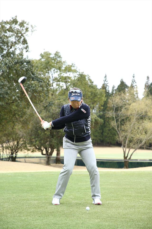 画像14: 吉田弓美子のコック少なめ“タメない高弾道”を見習おう【勝者のスウィング】