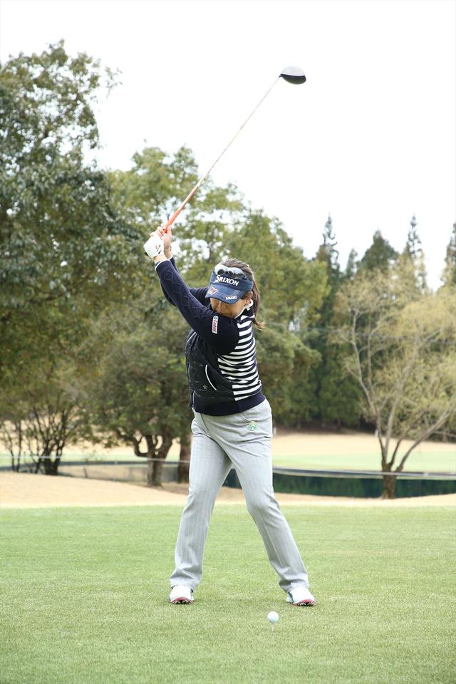画像8: 吉田弓美子のコック少なめ“タメない高弾道”を見習おう【勝者のスウィング】