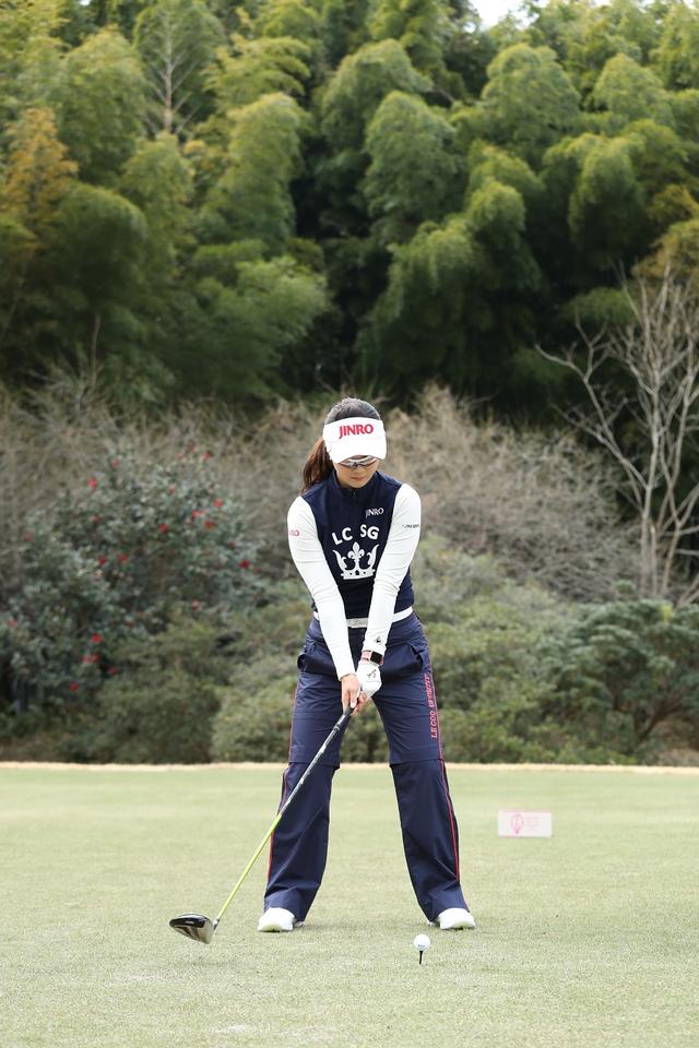 画像2: 「オンプレーンクイーン」キム・ハヌルの“ツイスト体重移動”【勝者のスウィング】
