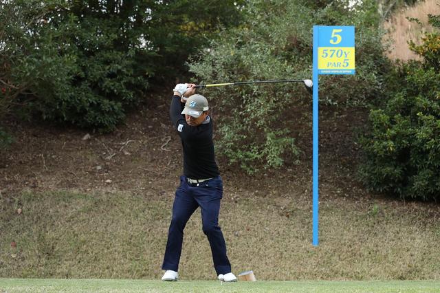 画像4: ショット力は国内最強! 宮里優作の不動の軸と「左ひざ」【勝者のスウィング】